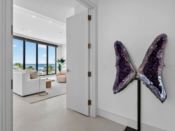 Coastal Luxury Retreat in Longboat Key - 2-Bedroom Condo Stunning Views